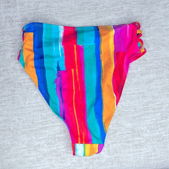 Colorful bikini - Picture 3 of 5